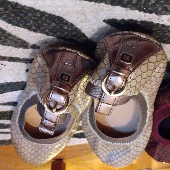 Two pairs of flats Bandolino flexible! - Picture 3 of 5